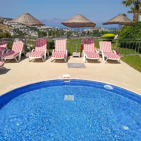 Gardens Aparthotel 5*