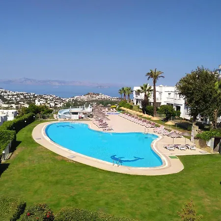 Gardens Aparthotel 5*